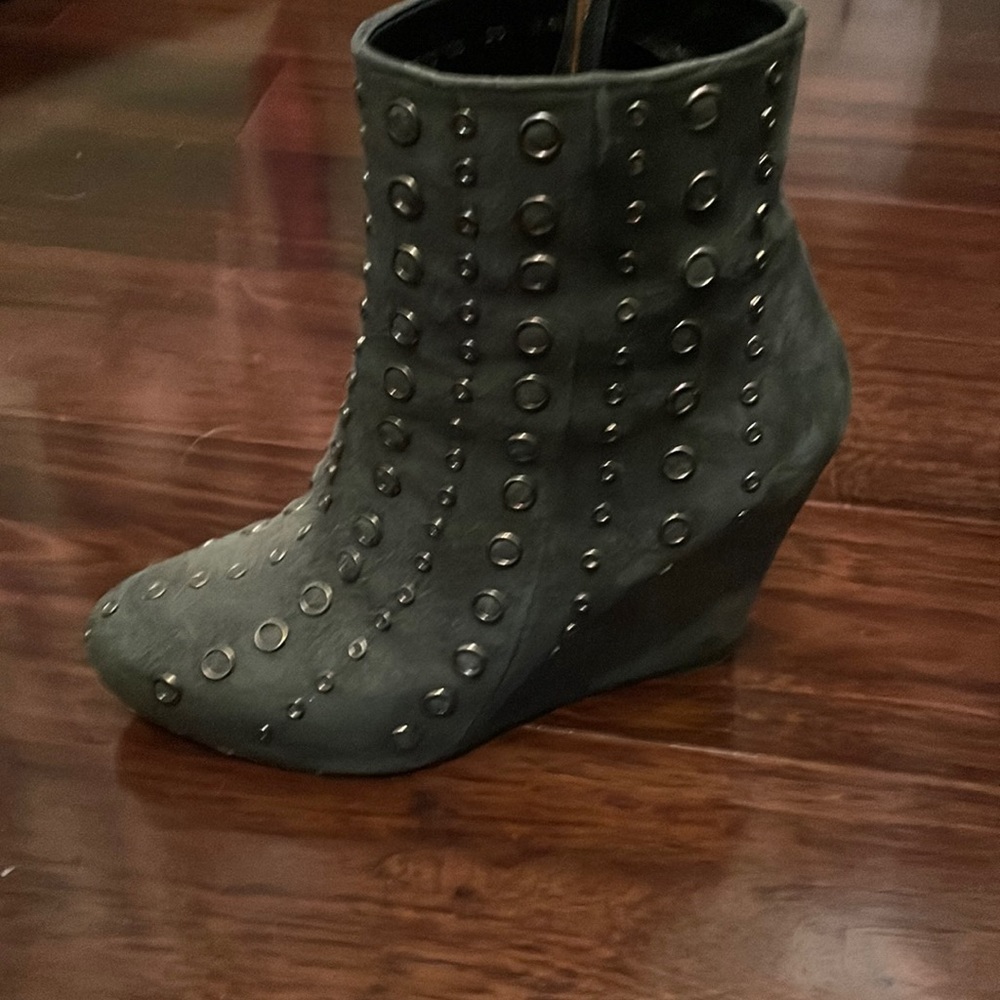 Grey suede grommet bootie wedges size 5 (euro 35)